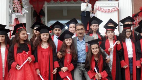 Prof. İhsan Koz İlkokulundan Muhteşem Mezuniyet Töreni