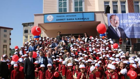  2016-2017 eğitim öğretim yılı Valimiz Sayın Yücel YAVUZun katılımıyıla  Ahmet Saka İlkokulunda gerçekleştirilen törenle başladı.