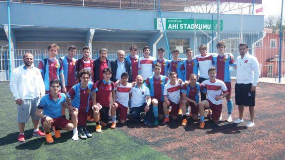 Dünya Şampiyonu 15 Temmuz Anadolu Lisesi Kırşehirde Rakiplerini Ezip Geçiyor.