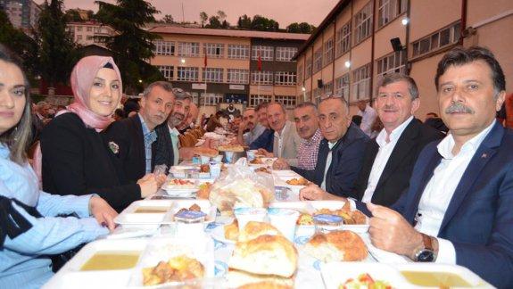    Trabzon Meslek Lisesi Mezunlar Derneği İftarda Buluştu.