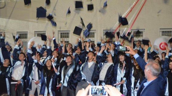 15 Temmuz Şehitleri Anadolu Lisesinde Mezuniyet Coşkusu.