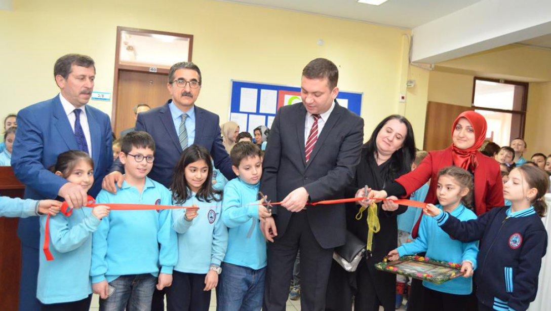 Müdürümüz Şükür Köse, Kaymakamımız Sayın Tolga İle Birlikte Yavuz Selim İlkokulu Kütüphanesini Hizmete Açtı.  