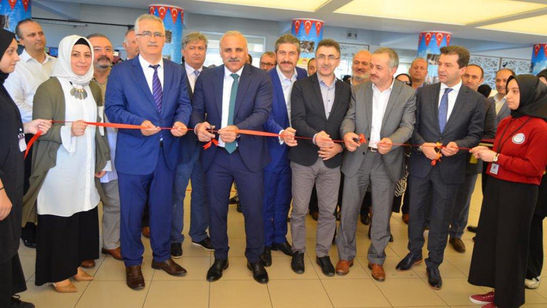 Başkan Zorluoğlu, Trabzon Kız Anadolu İmam-Hatip Lisesi TUBİTAK 4006 Bilim Fuarını Törenle Açılışını Gerçekleştirdi.