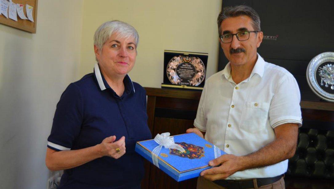 Ankara Goethe Enstitüsü Müdürü Dr. Eva Marquardt'dan Müdürümüz Şükür Köse'ye Ziyaret.  
