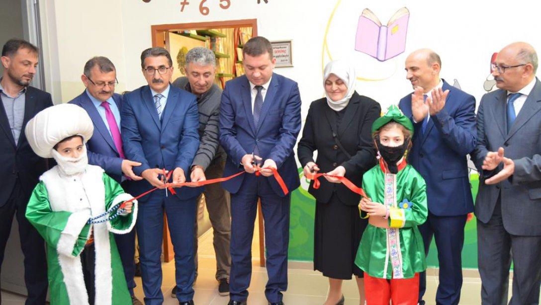 Müdürümüz Şükür Köse, Kaymakam Tolga Toğan ile Birlikte , Yeşiltepe İlkokulu Kütüphanesini Hizmete Açtı.