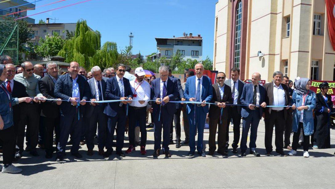 Bahçecik İmamhatip Ortaokulu TÜBİTAK 4006 Bilim Fuarı Görkemli Bir Törenle Açıldı.